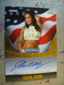 We shall close out this post with a Gail Kim autograph #'ed 40/199..